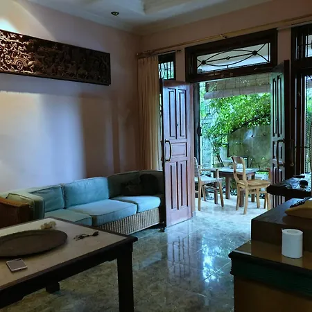 Yoni House Hotel